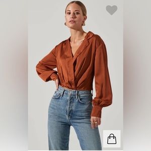 Astr the label cropped satin blazer style top